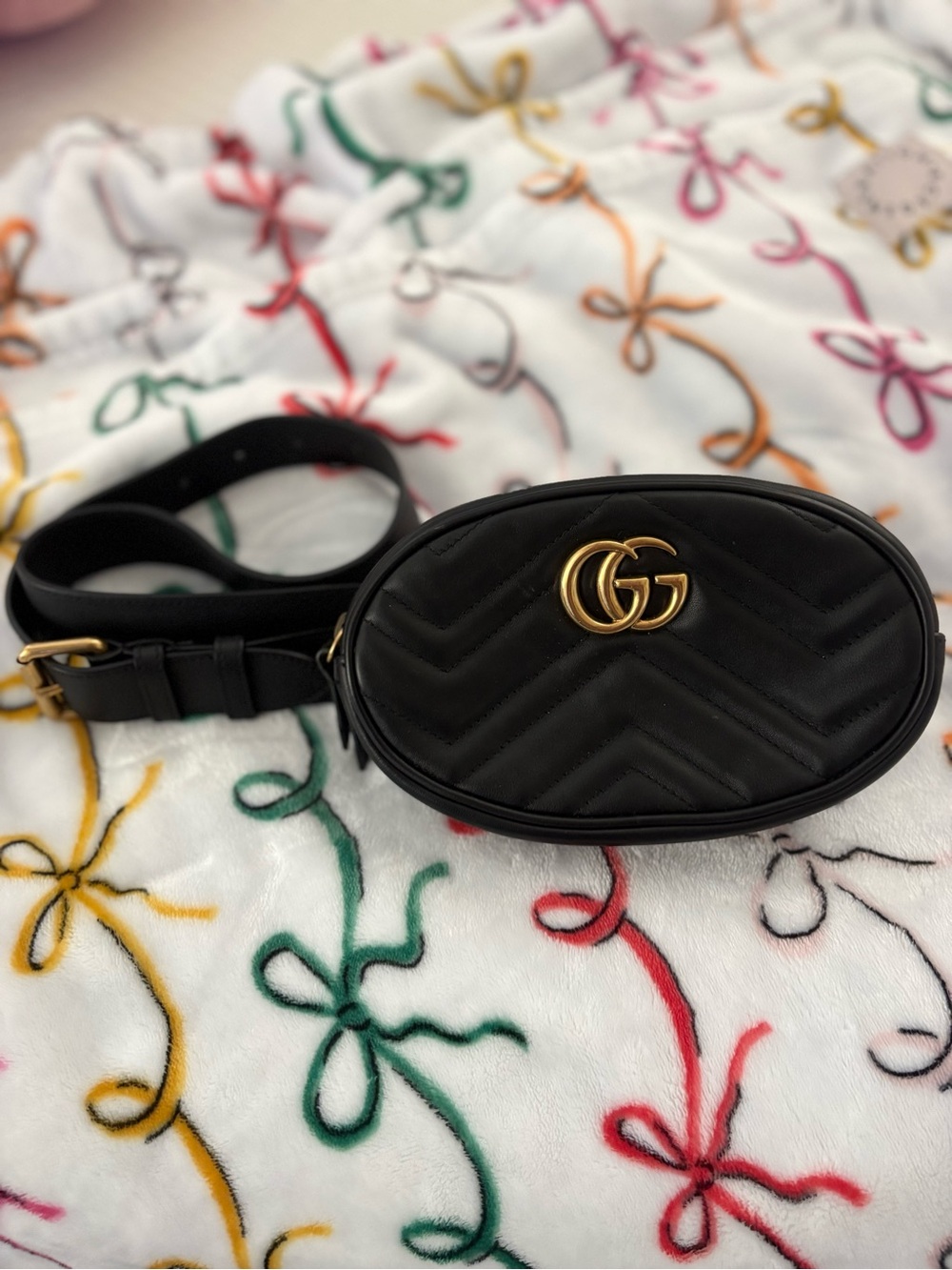 Gucci Black Quilted GG Marmont Matelasseé Belt Bag, Black and antique gold. - Picture 3 of 12